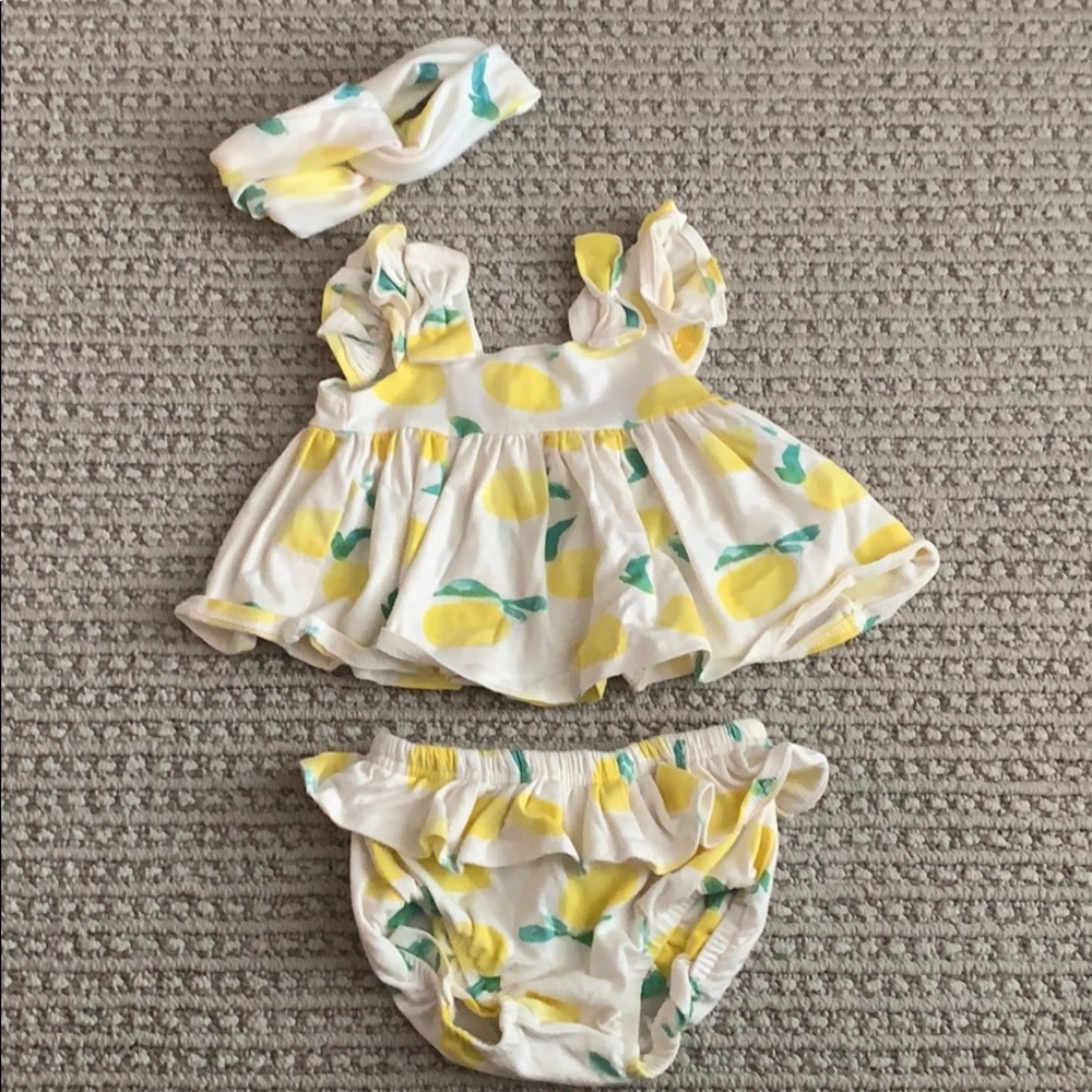 Jessica Simpson set. 3-6 months.